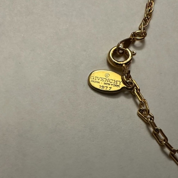 Vintage Givenchy 1977 Double G Red Enamel Gold Plated Necklace - Picture 6 of 7